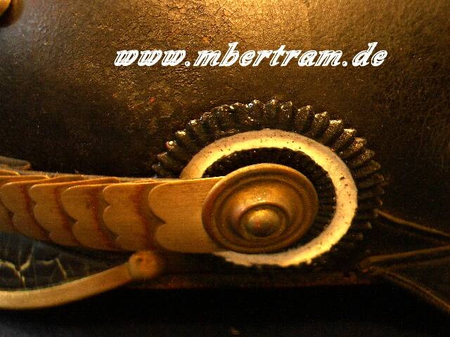 876-7 Preussische Offizierspickelhaube , Leder.