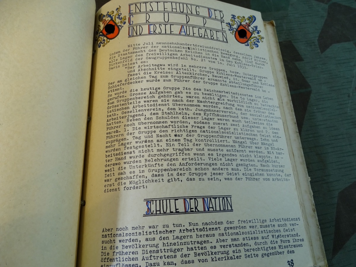 Gau Chronik über die Anfänge des Arbeitsgaues XXIV Mittelrhein. Seltenes und aufwendig gestalltetes Buch-