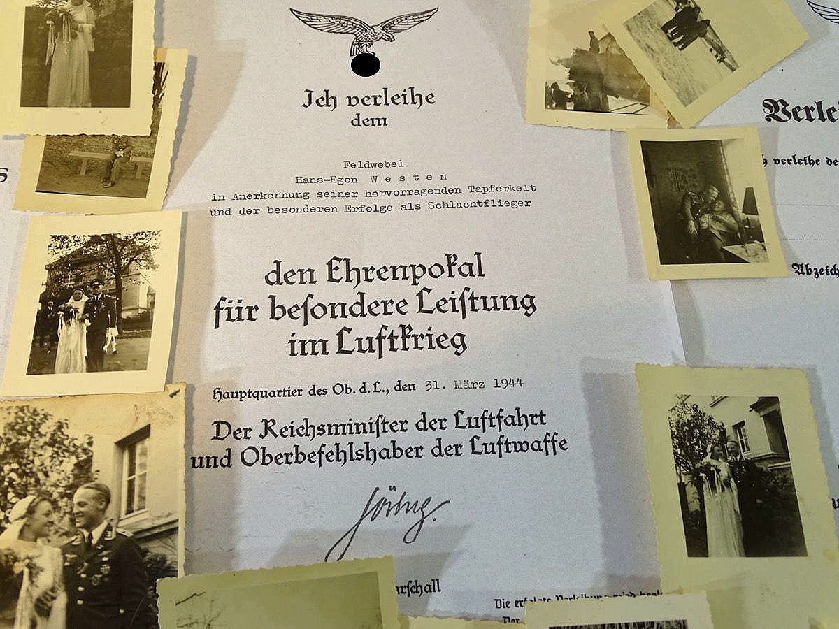 Fotonachlass mit Kopie der Urkunden, DK Gold Träger und Ehrenpokal Inhaber Jagdflieger d. Luftwaffe Fotonachlass mit Kopie der Urkunden, DK Gold Träger und Ehrenpokal Inhaber Jagdflieger d. Luftwaffe