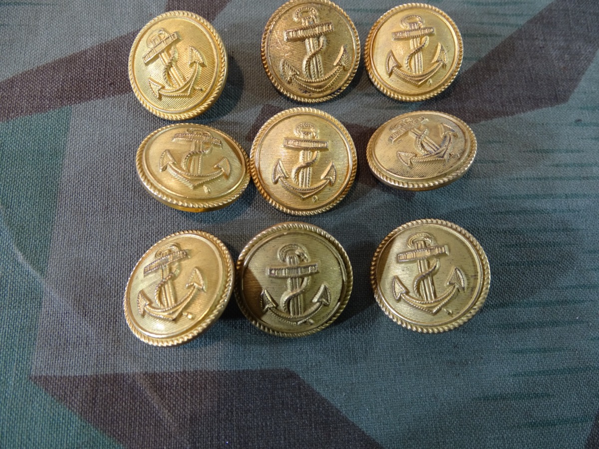 9 gleiche goldfarbene Kriegsmarine / Reichsmarine Ankerknöpfe, Assmann, vergoldet,  24 mm
