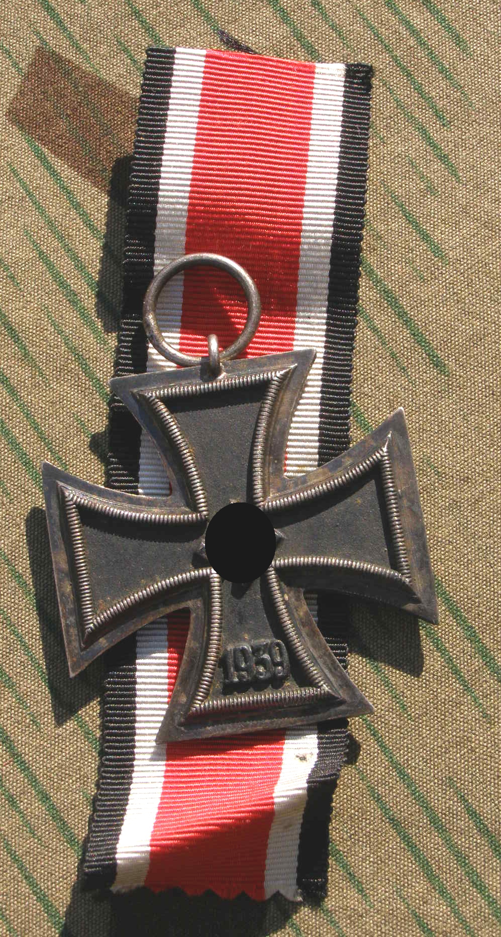 EISERNES KREUZ 1939 2. KLASSE AM BAND o. HERSTELLER