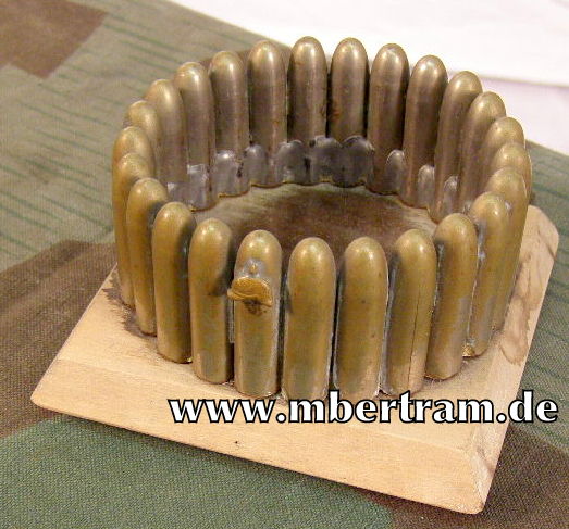 13361-4 Soldatensouvenir 1.WK. : Aschenbecher aus K98 Geschossen