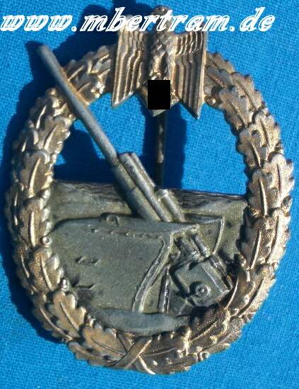 KRIEGSABZEICHEN für MARINEARTILLERIE FEINZINK