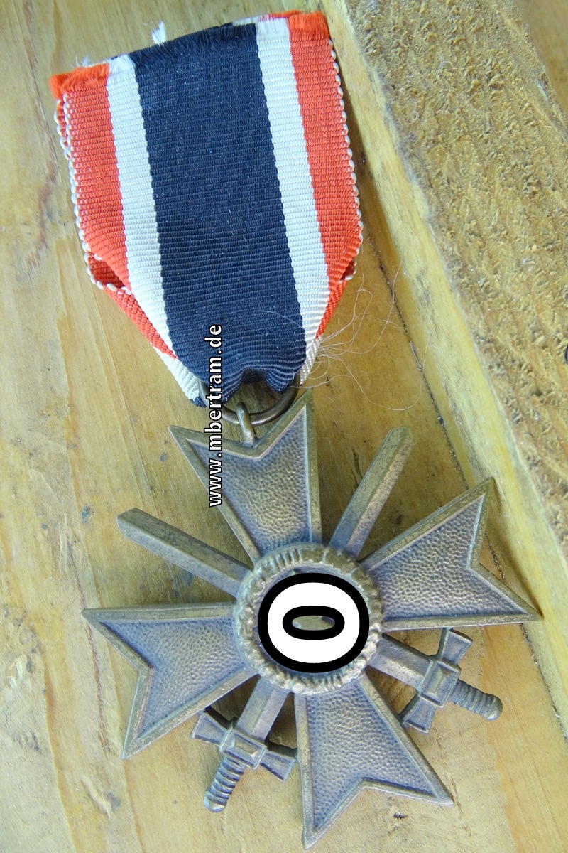 Kriegsverdienstkreuz 1939 2. Klasse mit Schwertern, Buntmetall, am Band