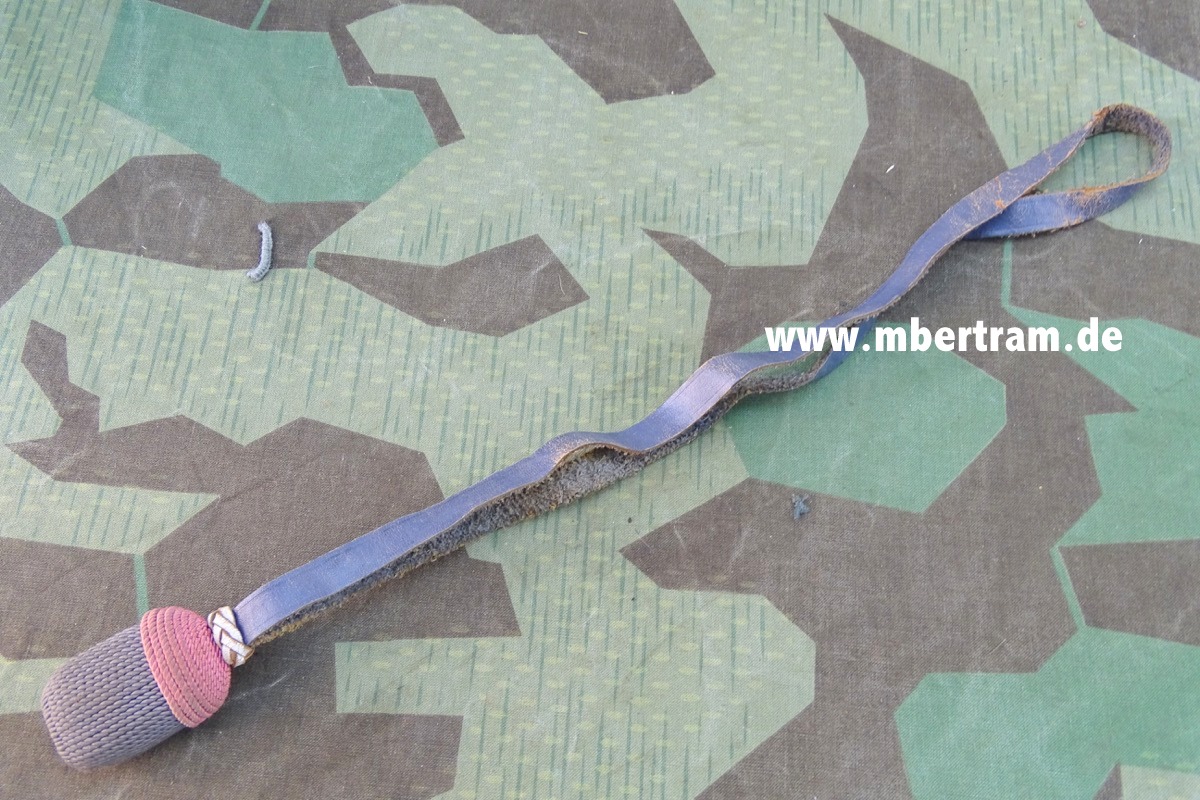 Luftwaffe Faustriemen für Manschaften, techn. Dienst, 1. Gruppe, Kopf rosa/ silbern