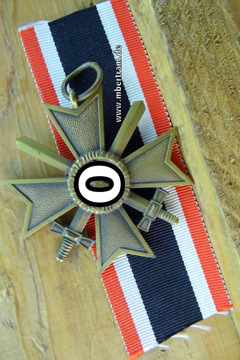 Kriegsverdienstkreuz 1939 2. Klasse mit Schwertern, Buntmetall, am Band