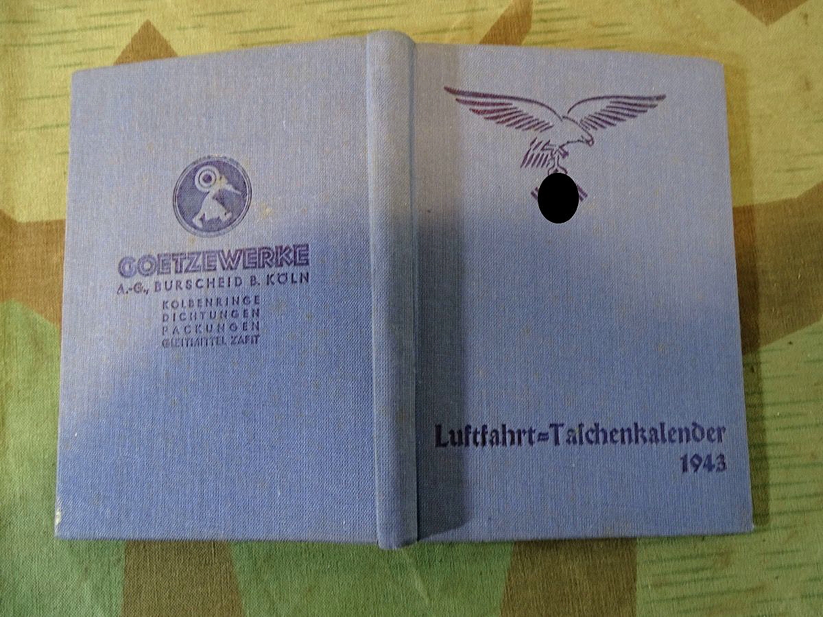 Luftwaffen Taschenkalender 1943, Uniformtafeln, Werbung Luftrüstung, Flugzeugfotos. Luftwaffen Taschenkalender 1943, Uniformtafeln, Werbung Luftrüstung, Flugzeugfotos.
