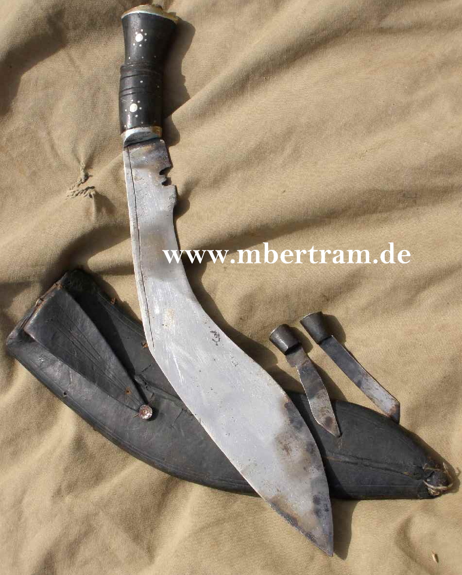 Indisches Gurkah Messer mit 2 kleinen Messern, Holzscheide