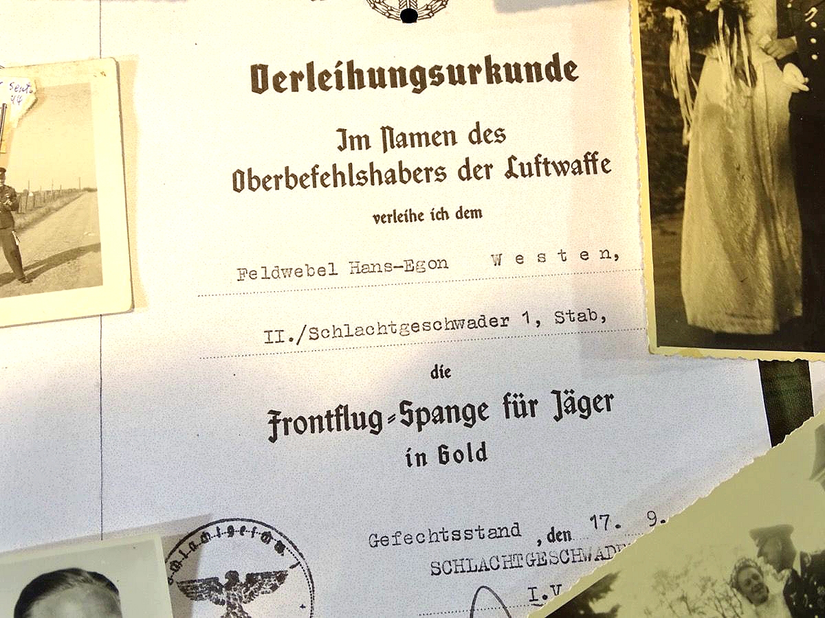 Fotonachlass mit Kopie der Urkunden, DK Gold Träger und Ehrenpokal Inhaber Jagdflieger d. Luftwaffe Fotonachlass mit Kopie der Urkunden, DK Gold Träger und Ehrenpokal Inhaber Jagdflieger d. Luftwaffe