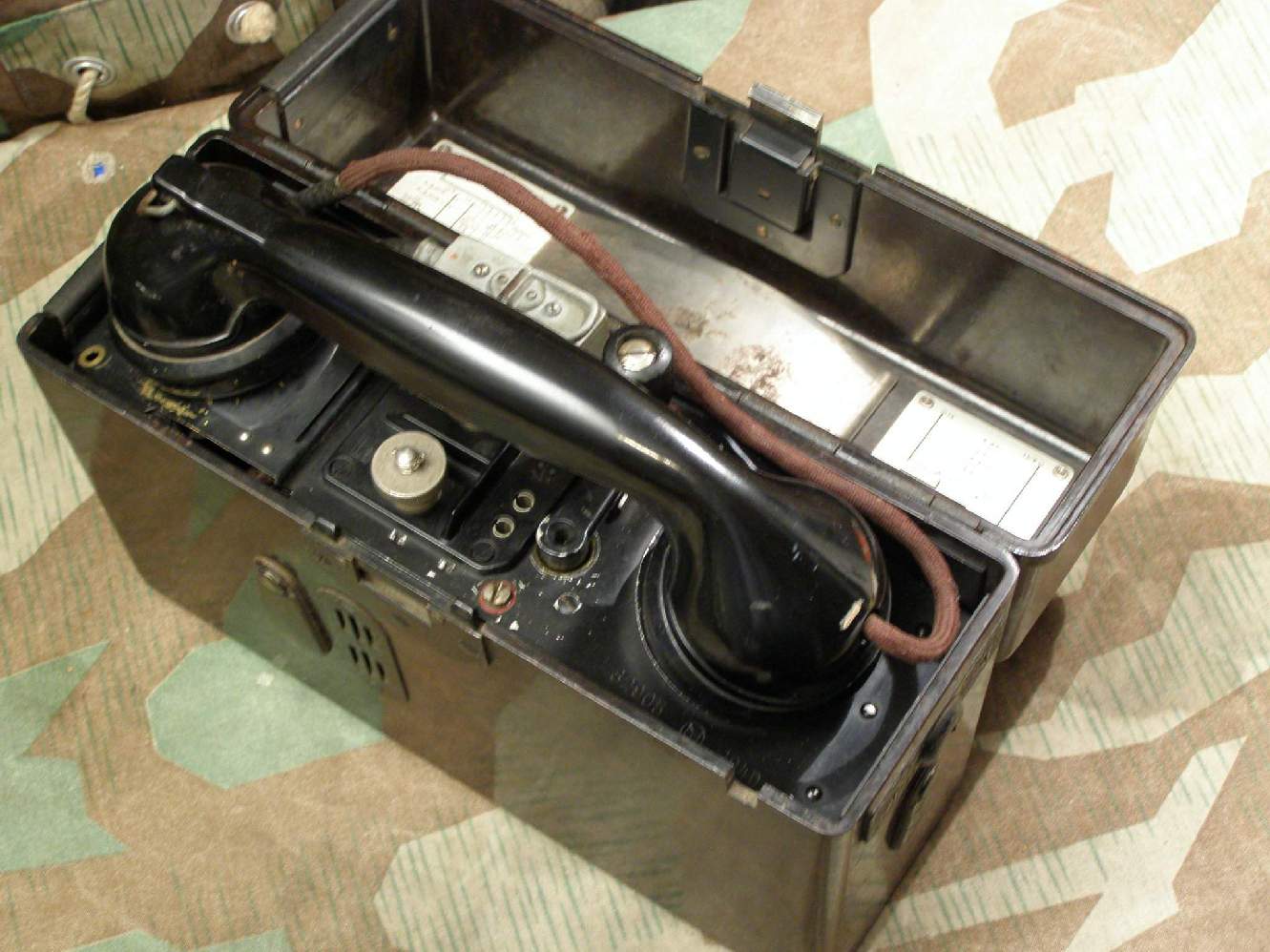 Wehrmachts Feldtelefon, Waa Abnahmeadler , Baujahr 1940.