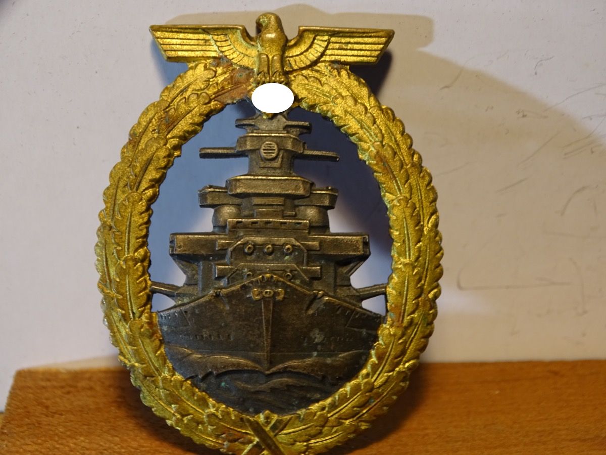 Flottenkriegsabzeichen, Buntmetall, Hersteller "Fec. Adolf Bock - Ausf. Schwerin Berlin". 