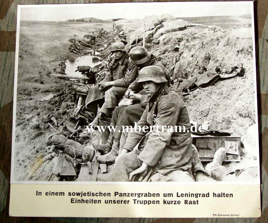 17x24cm " Rast in einem Panzergraben vor Leningrad."