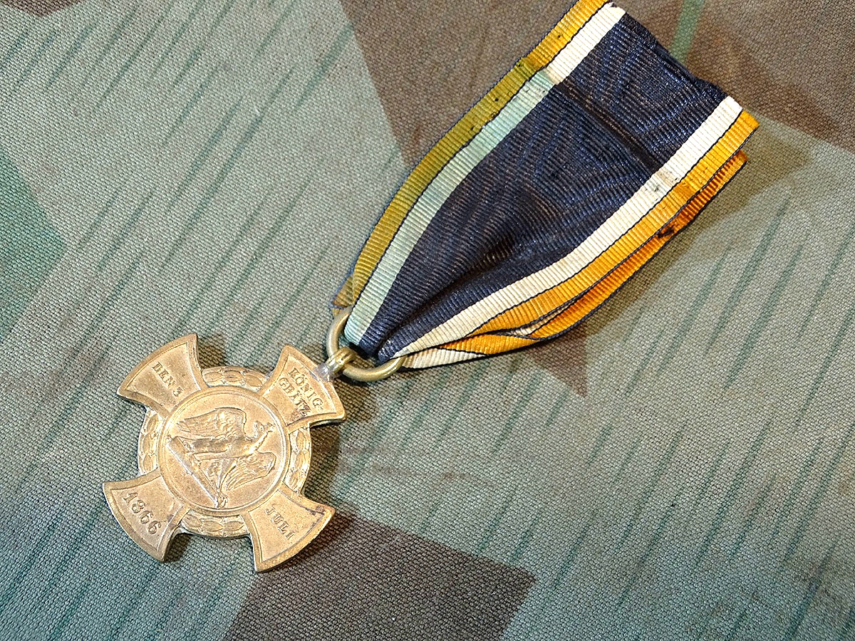 Preussen Erinnerungskreuz "Königgrätz 1866",  Verliehenes Stück aus Geschützbronze mit Band