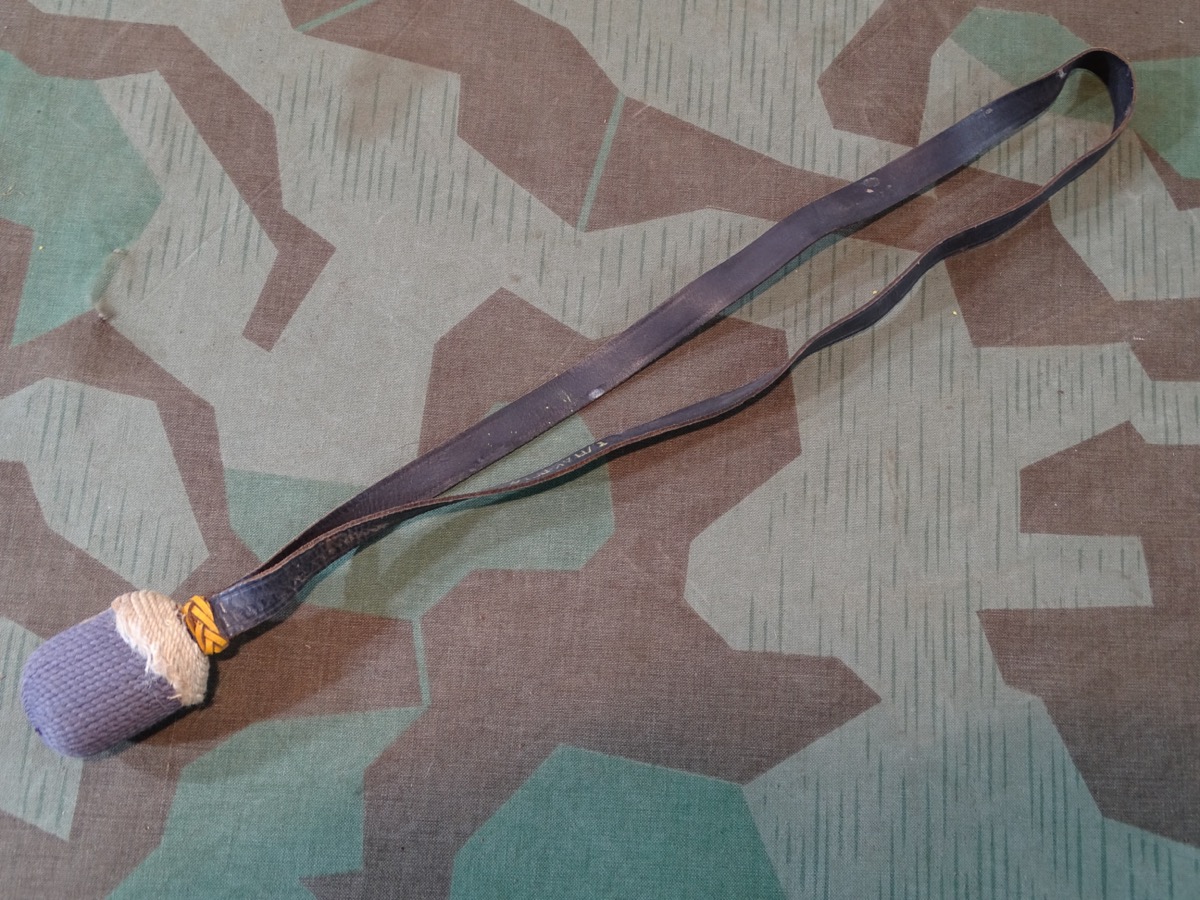 Wehrmacht Luftwaffe Säbel Fangriemen / Faustriemen  für Manschaften gelb / Weiß/ grau, 1 Flak Rgt. 4, 1938 Wehrmacht Luftwaffe Säbel Fangriemen / Faustriemen  für Manschaften gelb / Weiß/ grau, 1 Flak Rgt. 4, 1938