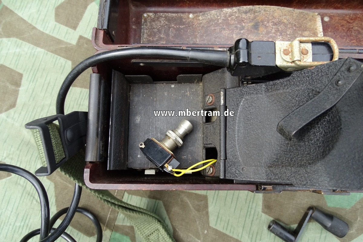 13153-56m68FsNN8e0q4 Feldtelefon wie Wehrmacht, eventuell frühe Nachkriegsfertigung mit Riemen