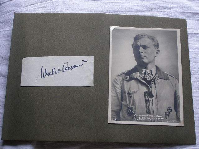 "Major Oesau" Luftwaffe Ritterkreuzträger original Portraitpostkarte mit beiliegendem Auto