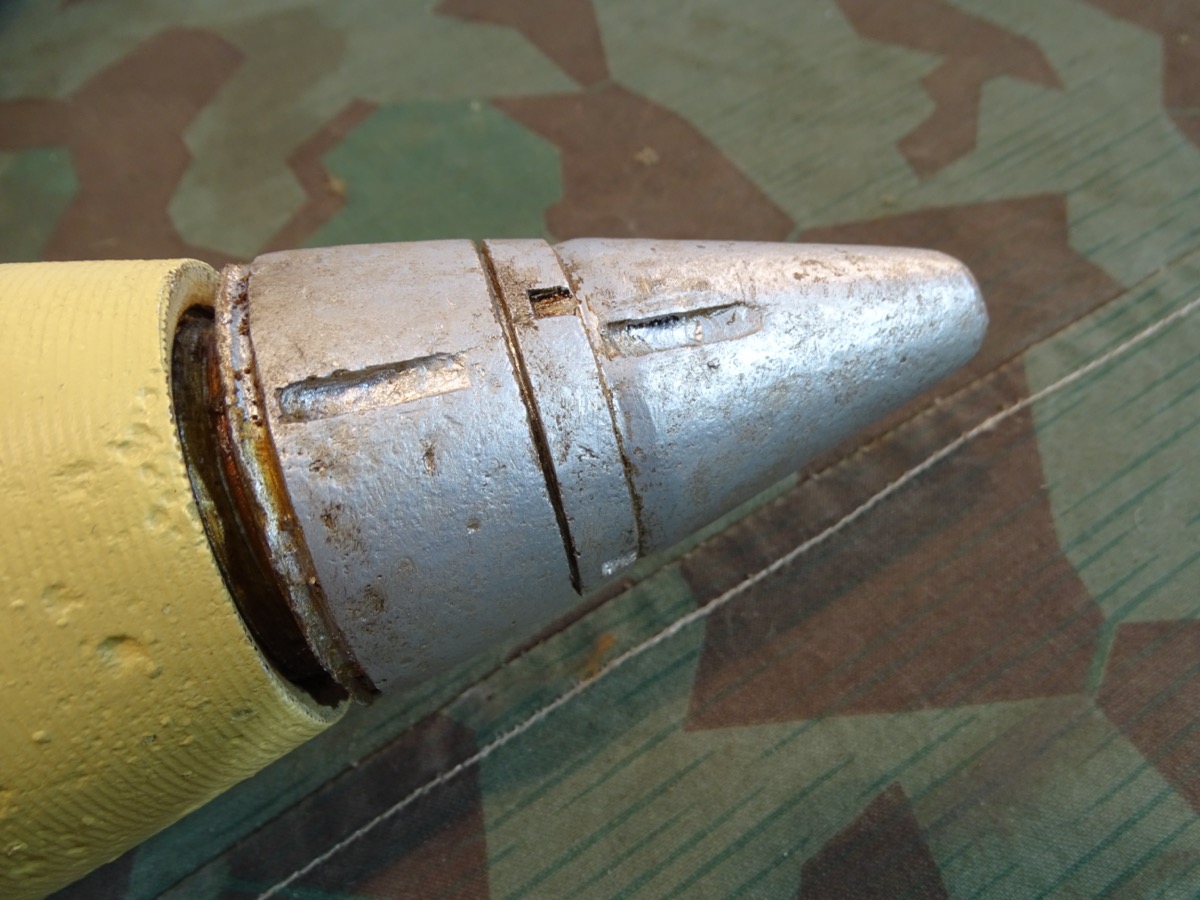 Uns unbekannte 12,1 cm Granate mit deutschem S 30 Zünder Uns unbekannte 12,1 cm Granate mit deutschem S 30 Zünder