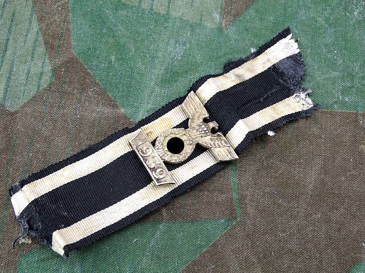 Wiederholungsspange 1939 zum Eisernen Kreuz 2. Klasse 1914, 1. Form, Tombak, versilbert, 2 Splinte