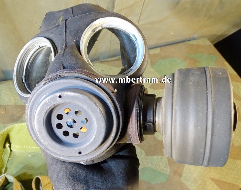 Adapter für deutschen Gasmaskenfilter FE 41 für englische Beute Gasmasken.