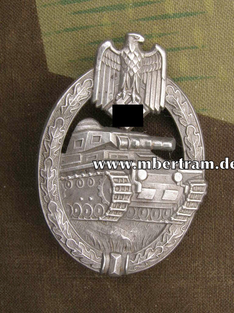 Panzerkampfabzeichen in Silber Hst: "Adolf Scholze ", Feinzink, massiv, seltene Nadelsystem Variante. 