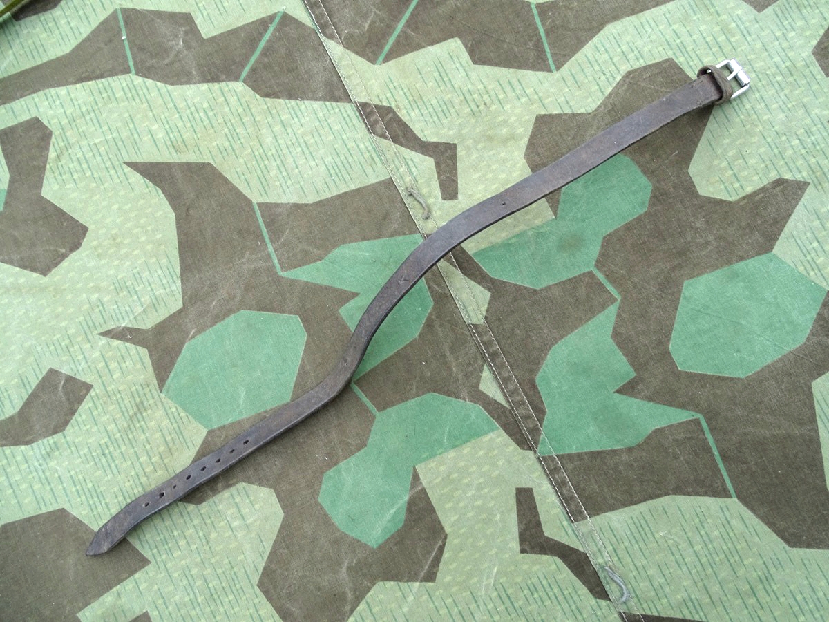 Packriemen Wehrmacht, schwarz, Hst: " Kampmann 1939". Ca. 54,5 cm. 