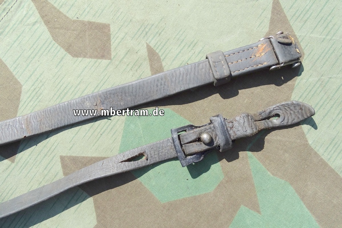 K 98 Gewehr Riemen, dunkles Leder, mit Metallschieber, Frosch und Lederöse