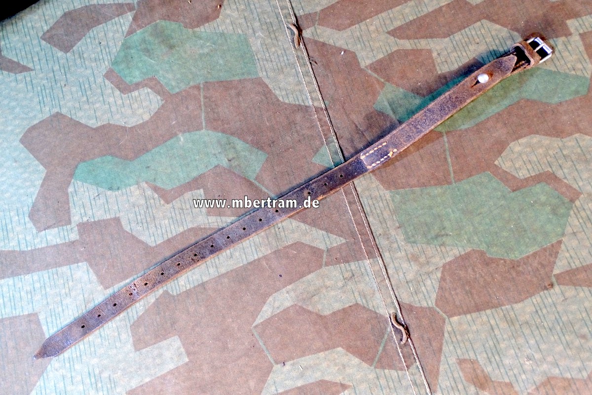 Wehrmacht Doppelpackriemen Herstellercode  "dvy 1942" ( Pfalz)