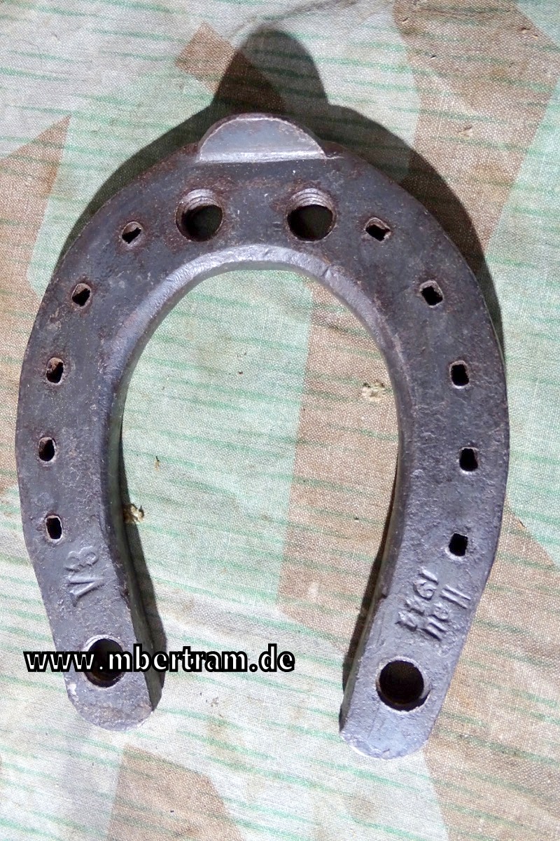 Wehrmacht Kavallerie Hufeisen Gr. V 3 , schöner Stempel  "Hau 1944"