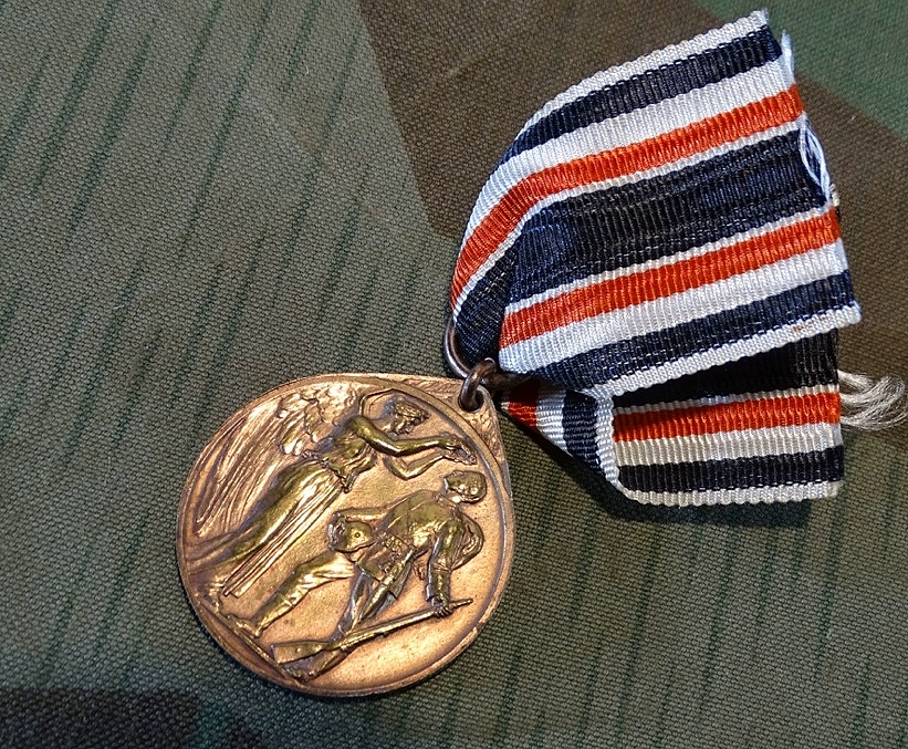 Ehrendenkmünze des Weltkrieges 1914 "Fürs Vaterland" mit Band