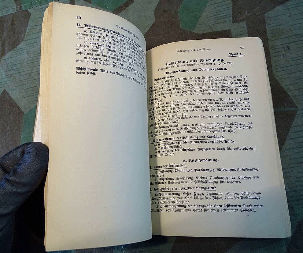 Unteroffizierthemen, ein Handbuch für den Unteroffiziersunterricht 1940. 