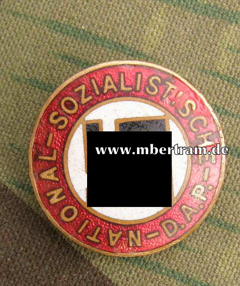 NSDAP PARTEIABZEICHEN, EMAILLIERT, AN NADEL
