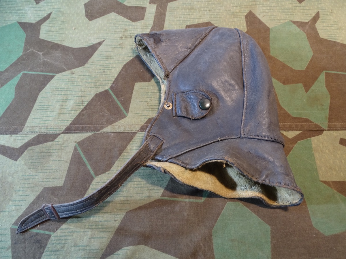 Alte Leder Motorrad -/ Cabrio- / Fliegerhaube, 30er / 40 er Jahre, stark getragen