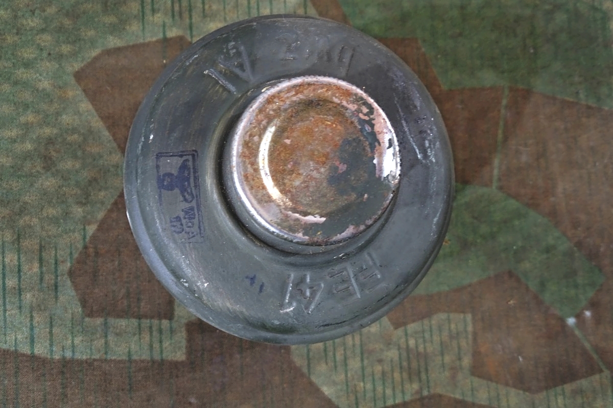 Unbenutzter ÜB Filter FE 41 Wehrmacht mit orangem Ring, Stempeln und beiden Kappen.