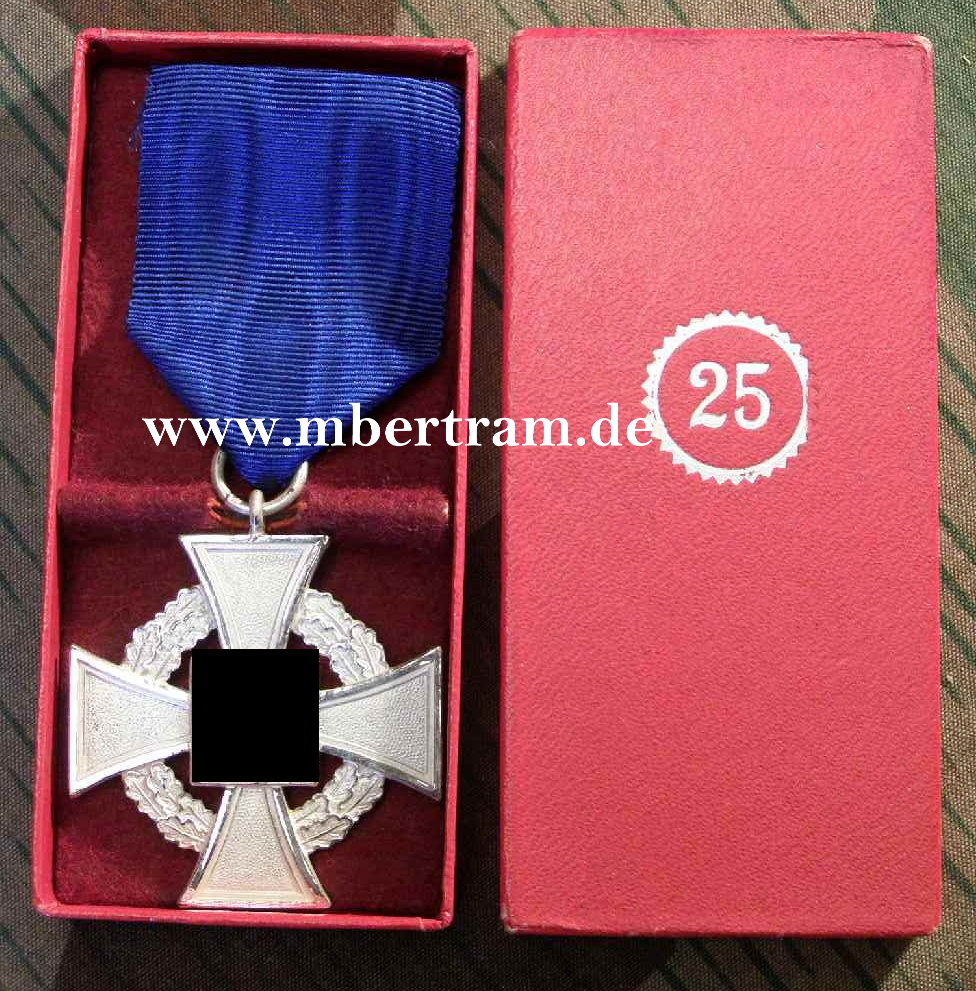 TREUDIENST- EHRENZEICHEN 25 JAHRE IN SILBER, ETUI