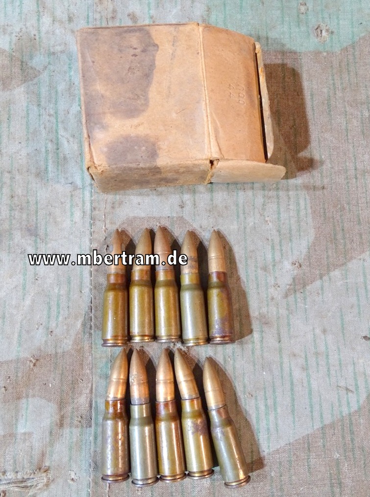 10 Stück Wehrmachts Sturmgewehr 44 Deko Patronen mit Schachtel.