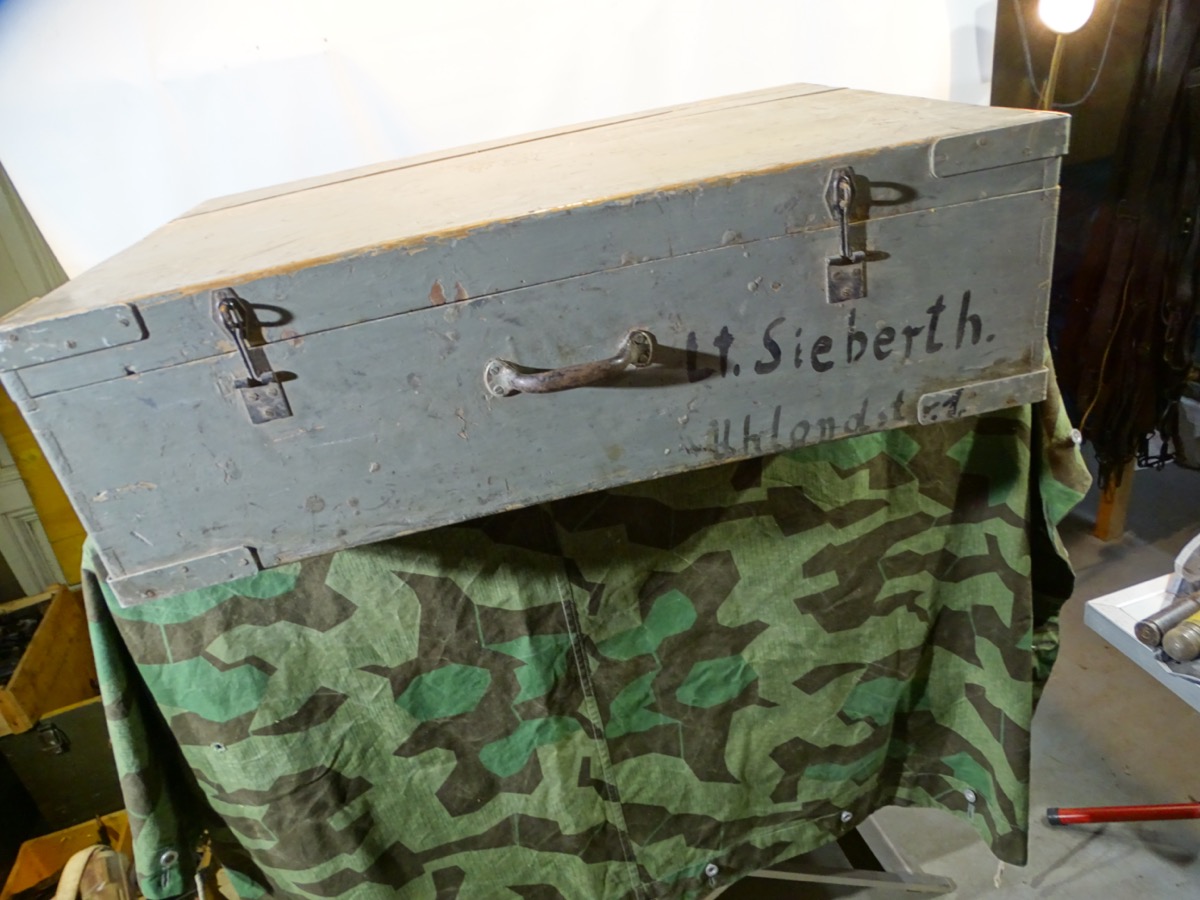 Großer Offiziers Sperrholz Koffer von 1945, Leutnant der Luftwaffe
