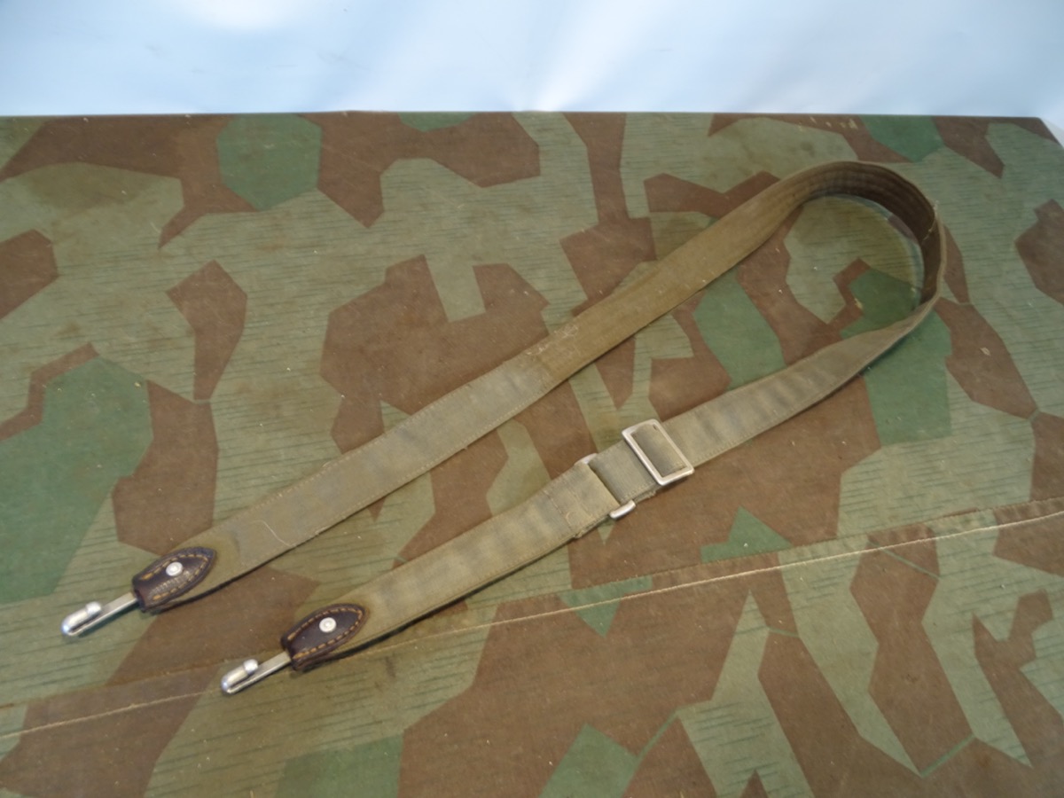 Brotbeutel Riemen, Wehrmacht oder Waffen SS,  feldgrau 