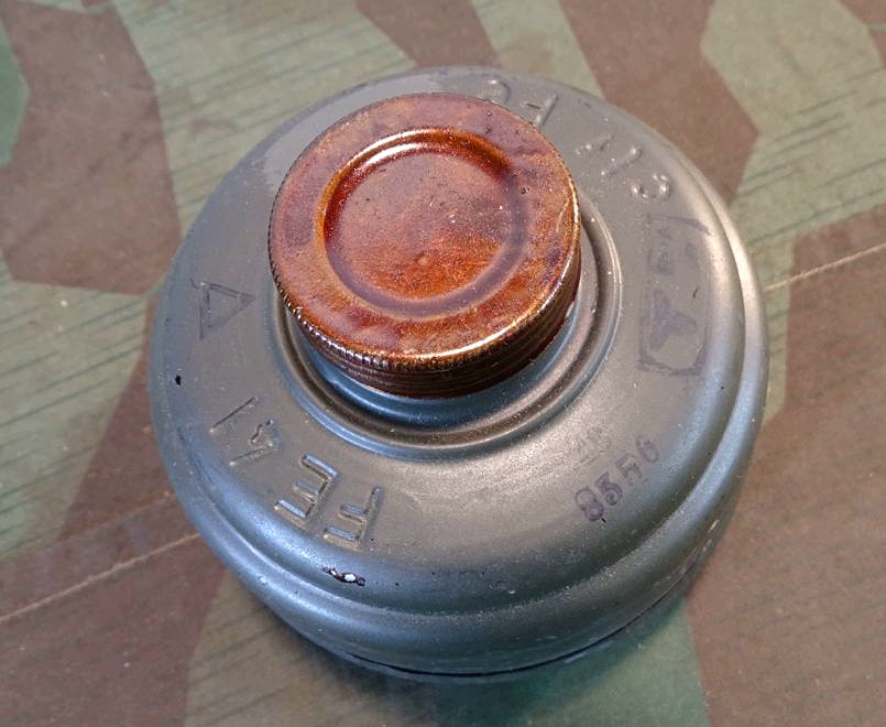 Filter  FE 41 Wehrmacht mit beiden Verschlusskappen, unbenutzt. 1943, WaA " 