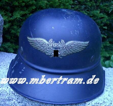 Luftschutz Helm, Gladiatorform, Originalwappen, dunkelblau