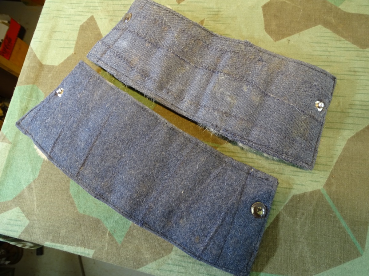 Luftwaffe 2 Weltkrieg, blaugraue Stoff Armwärmer mit typischem Kanienchenfell Besatz