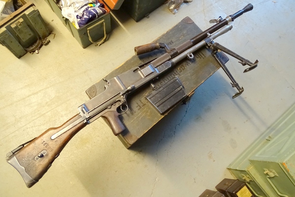 Deko MG 30 (t). Zustand 1-2. mit königlichem Staatswappen, W Nr. 11993