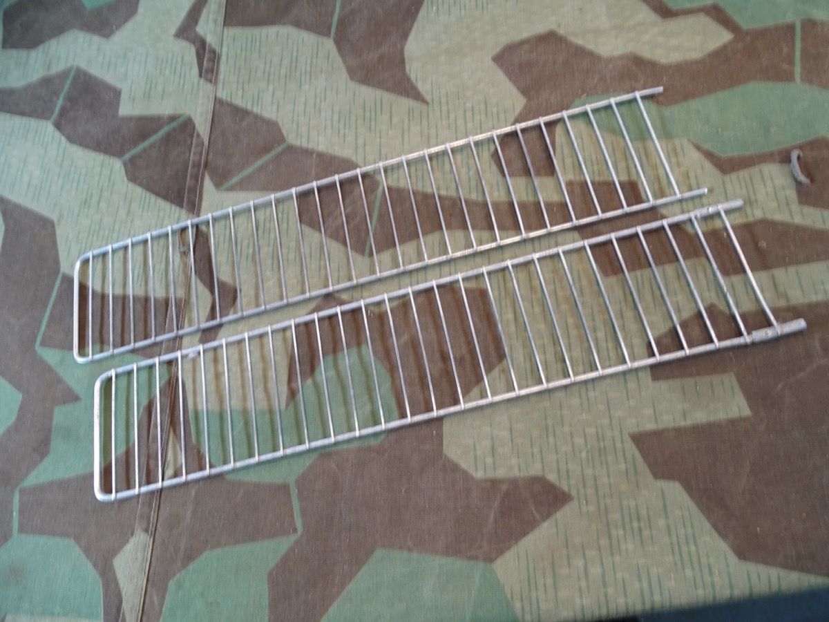Sanitätszubehör Wehrmacht 2 Metallgitter Schienen