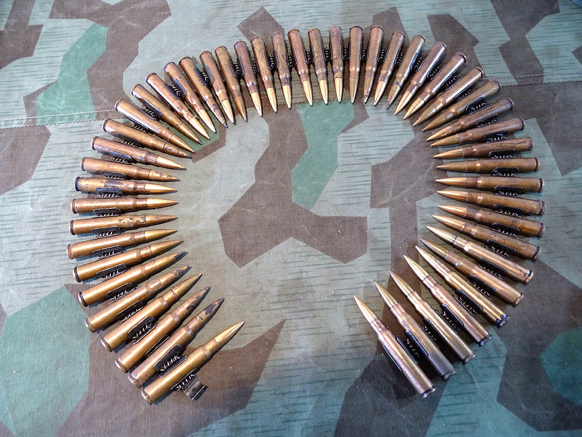 50er Patronengurt für MG 34 / MG 42 von cvo/ Stocko, verkupferte Deko Patronen vorwiegend P 334/1940 . 