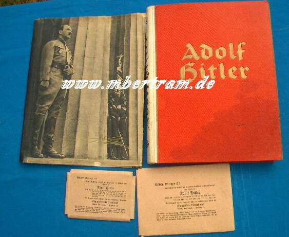 Sammelbilderalbum Adolf Hitler, 2 Tüten, Schutzeinband.