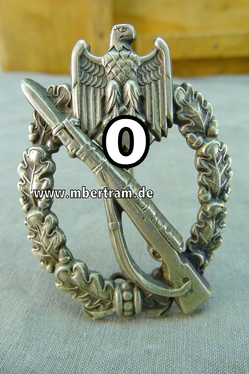 Infanteriesturmabzeichen in Silber, versilbert,  hohl geprägt,- Juncker, Nickel