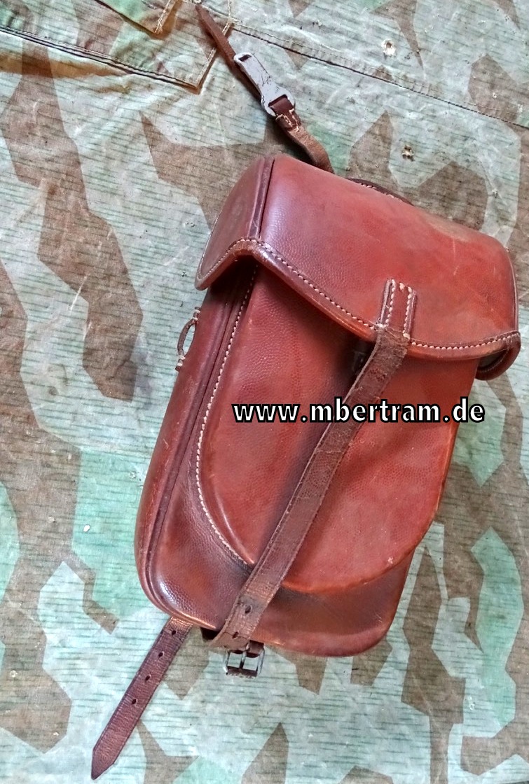 Wehrmacht Kavallerie Packtasche 34 , "Braier, Frankfurt 1941",  linke Seite mit Hufeisentasche