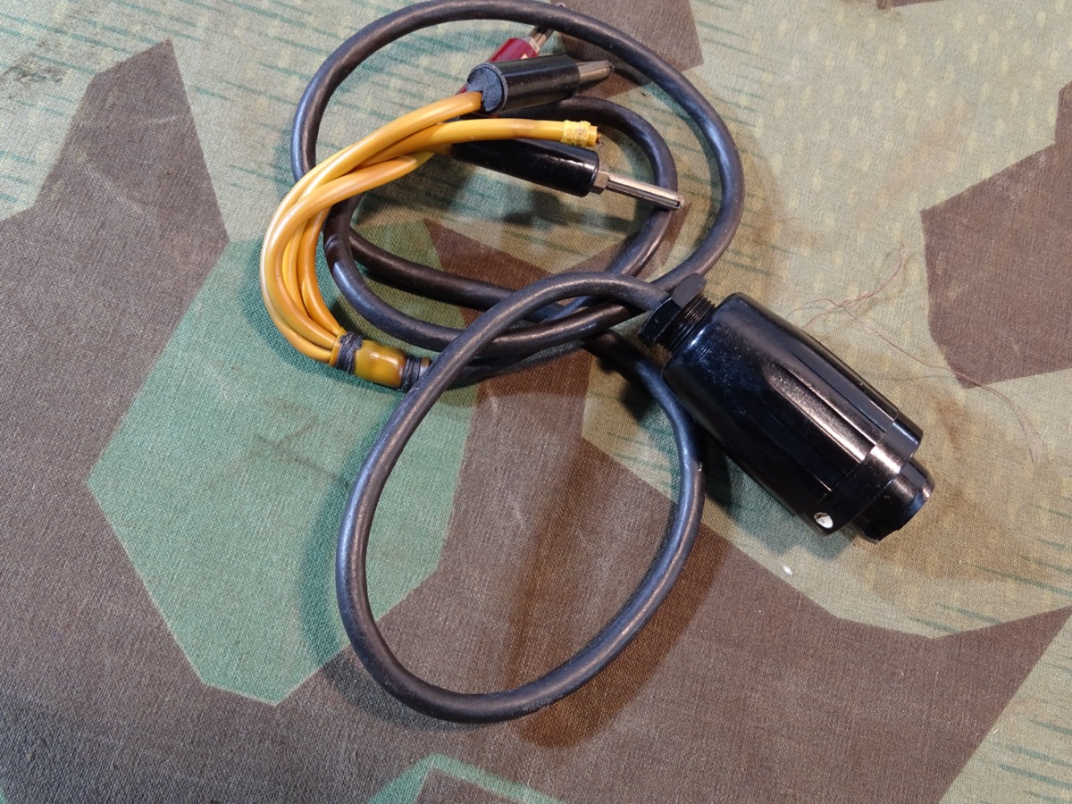 Sprechfunk Kabel Stecker / Kupplung für eine Kopfhaube der Luftwaffe 