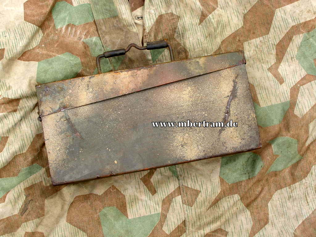 MG 34/42 Patronenkasten 34 , Afrikakoorps Hst: "hqu/41"
