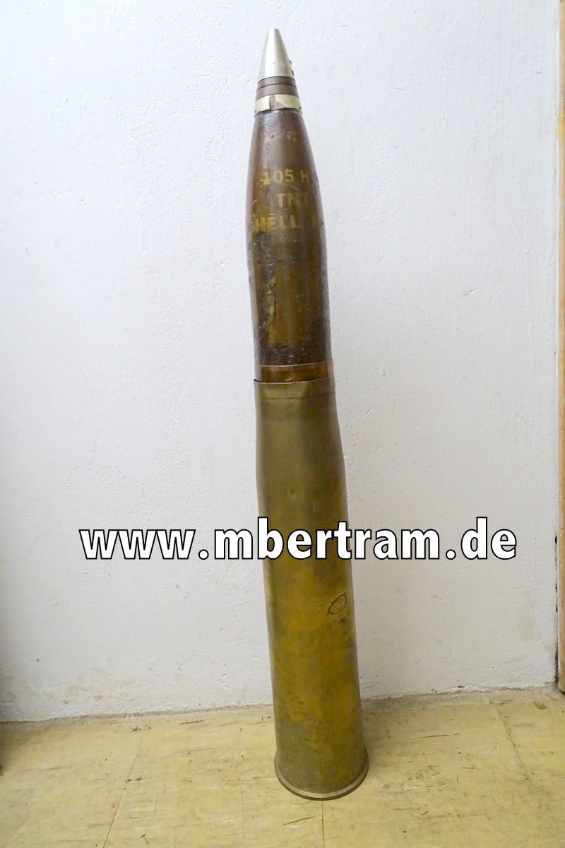 US 10,5cm Spreng Granate 2. Weltkrieg mit Zünder von 1943 und Messing Hülse