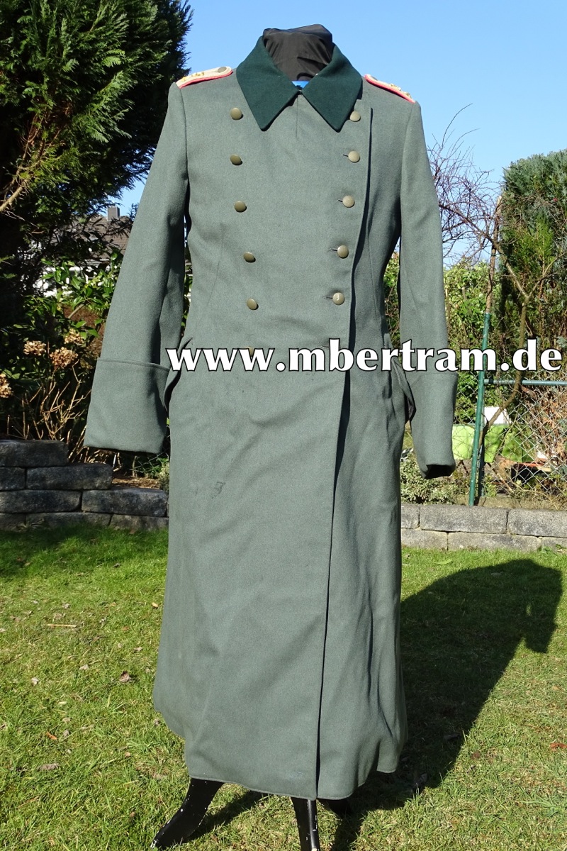 Mantel für einen Oberleutnant Panzer / Panzerjäger. Schöne Erhaltung.